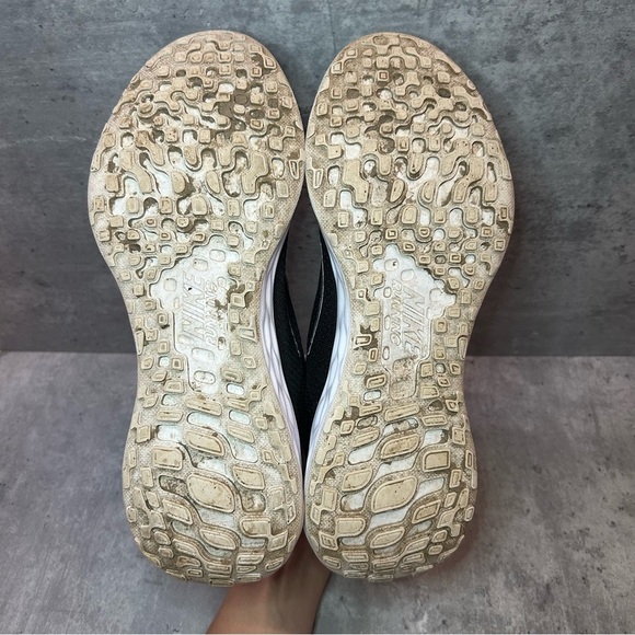 Nike Revolution 6 Premium Running Shoes DR9960-001 Womens sz 8 - black/white - Picture 6 of 6